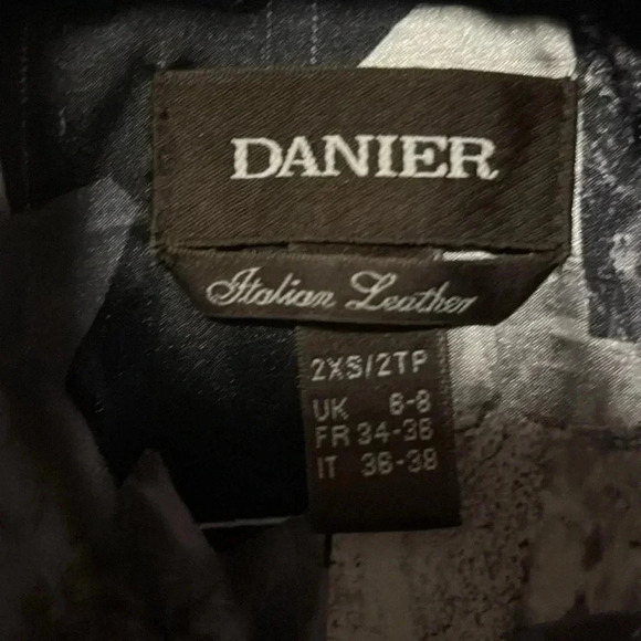 Danier italian leather 2xs jacket - Picture 3 of 9